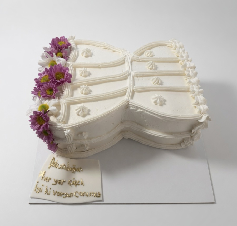 Çiçekli Kelebek Pastası