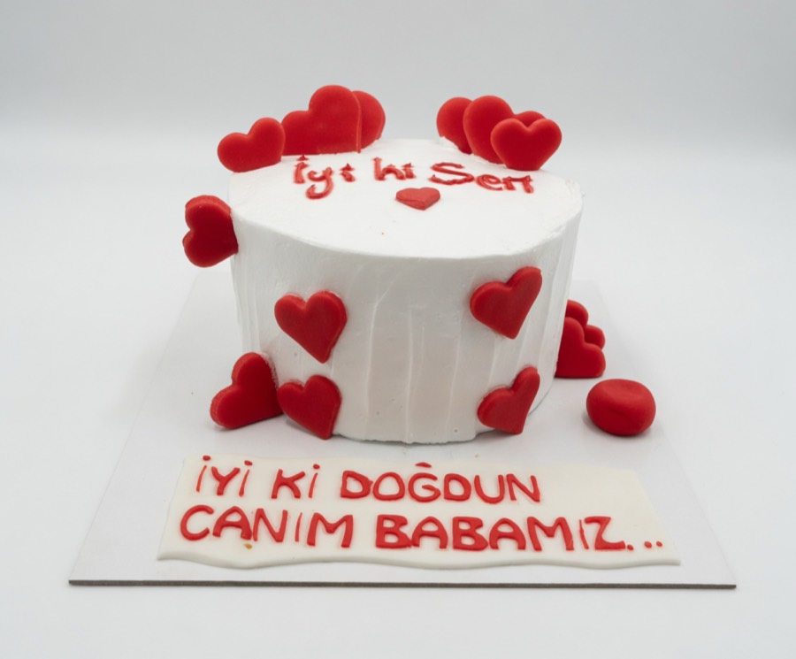 Kalp Süslemeli Pasta