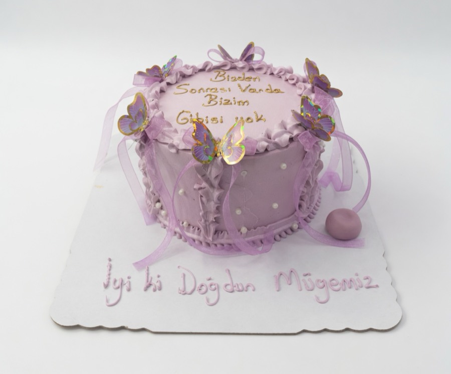 Mor Kelebek Pastası
